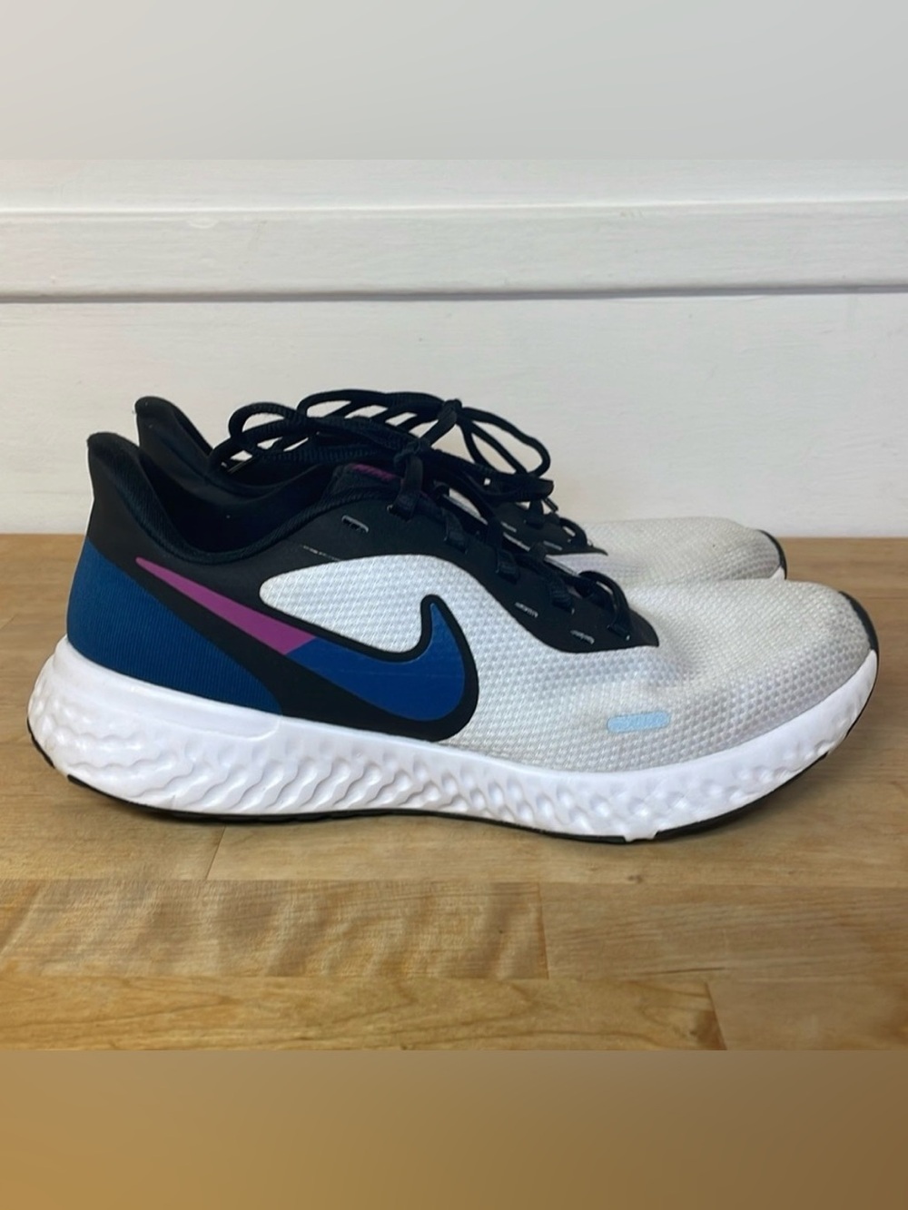 Nike Revolution 5 White/Blue Running Athletic Shoes Sneakers Women's Size 9.5